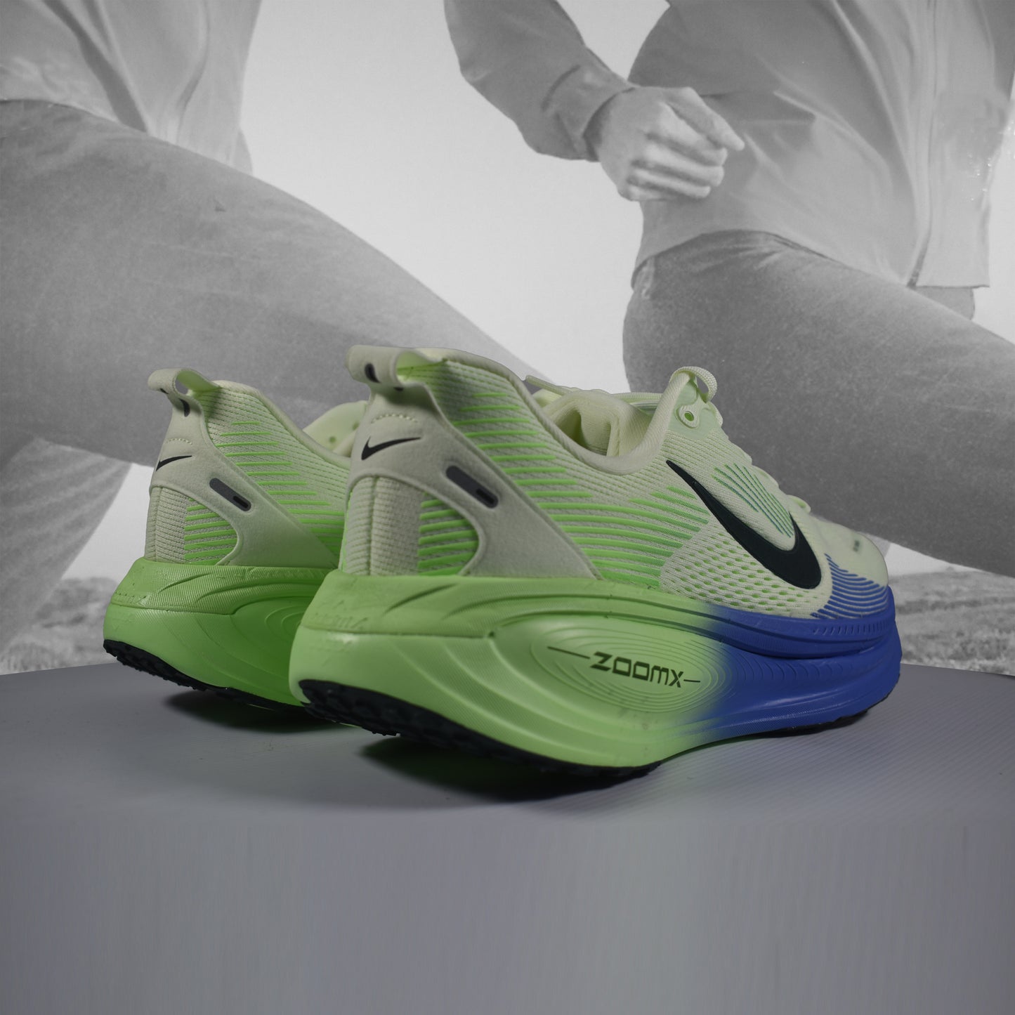 Nike VOMERO 18 Mens Neutral Running Shoes - Durban Runner UK7.5 / WHITE/BLACK SPRUCE VOLT