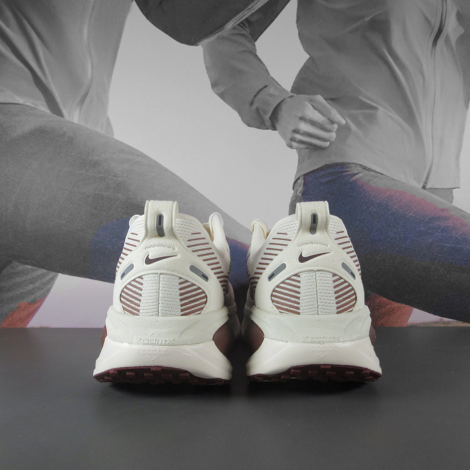 Nike Vomero 18 Womens Running Shoe - Durban Runner 4.5 / PALE IVORY/DARK TEAM RED-RED SEPIA