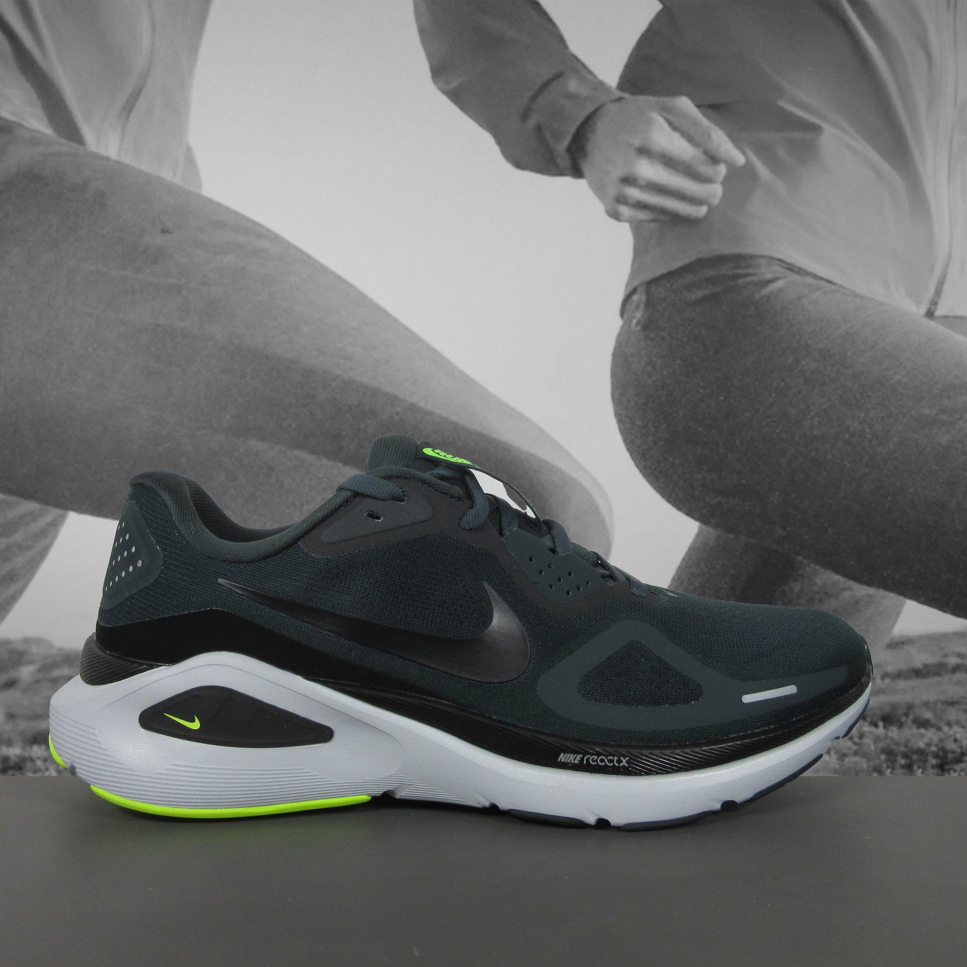 Nike Structure 26 Mens Road Running Shoes - Durban Runner 8 / SEAWEED/BLACK VOLT