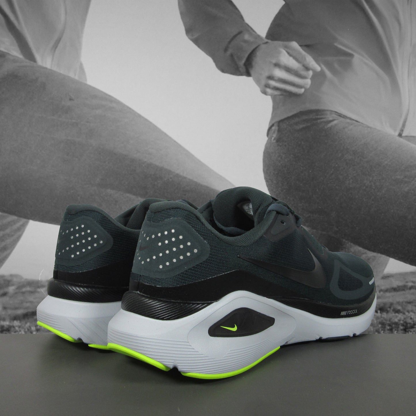 Nike Structure 26 Mens Road Running Shoes - Durban Runner 8 / SEAWEED/BLACK VOLT