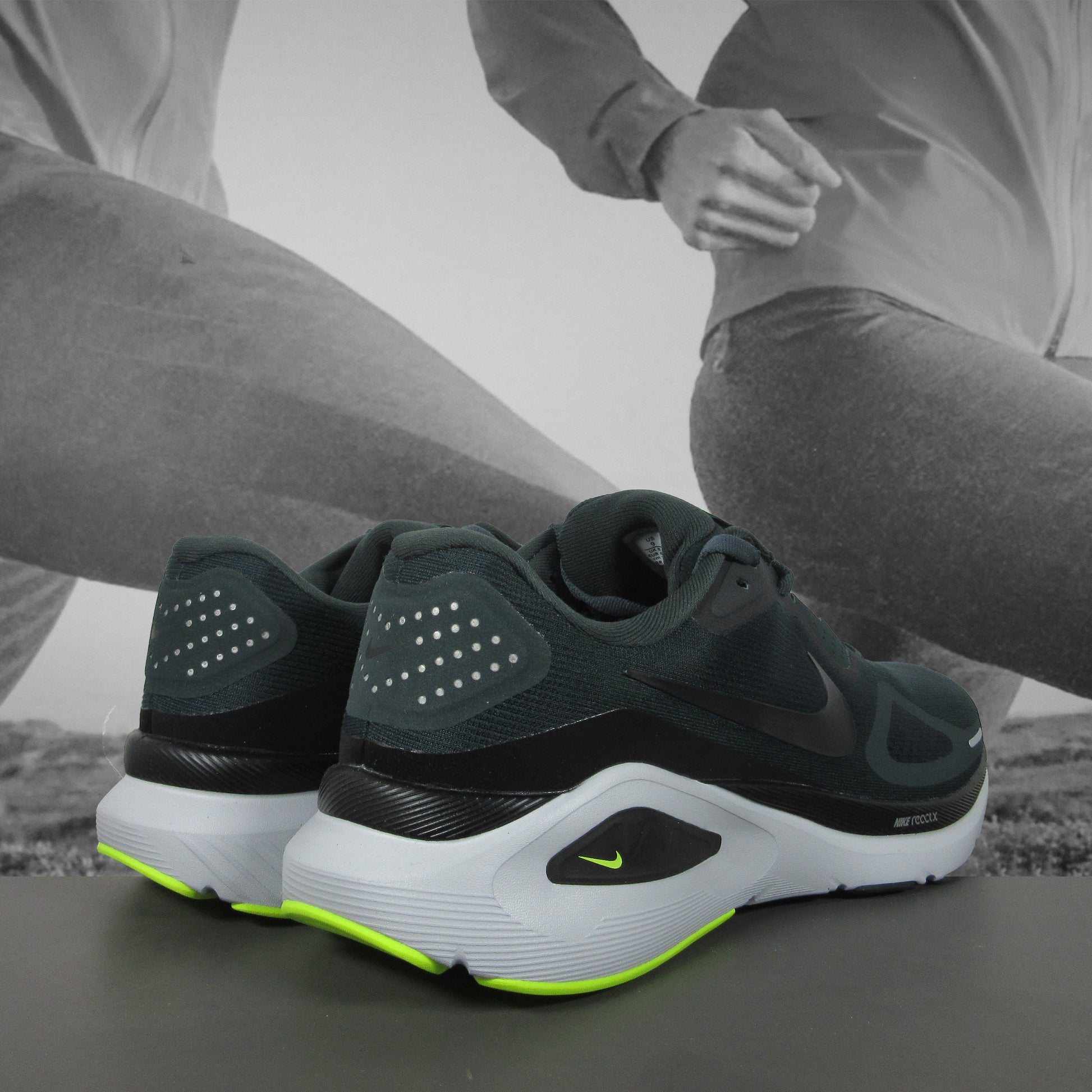 Nike Structure 26 Mens Road Running Shoes - Durban Runner 8 / SEAWEED/BLACK VOLT