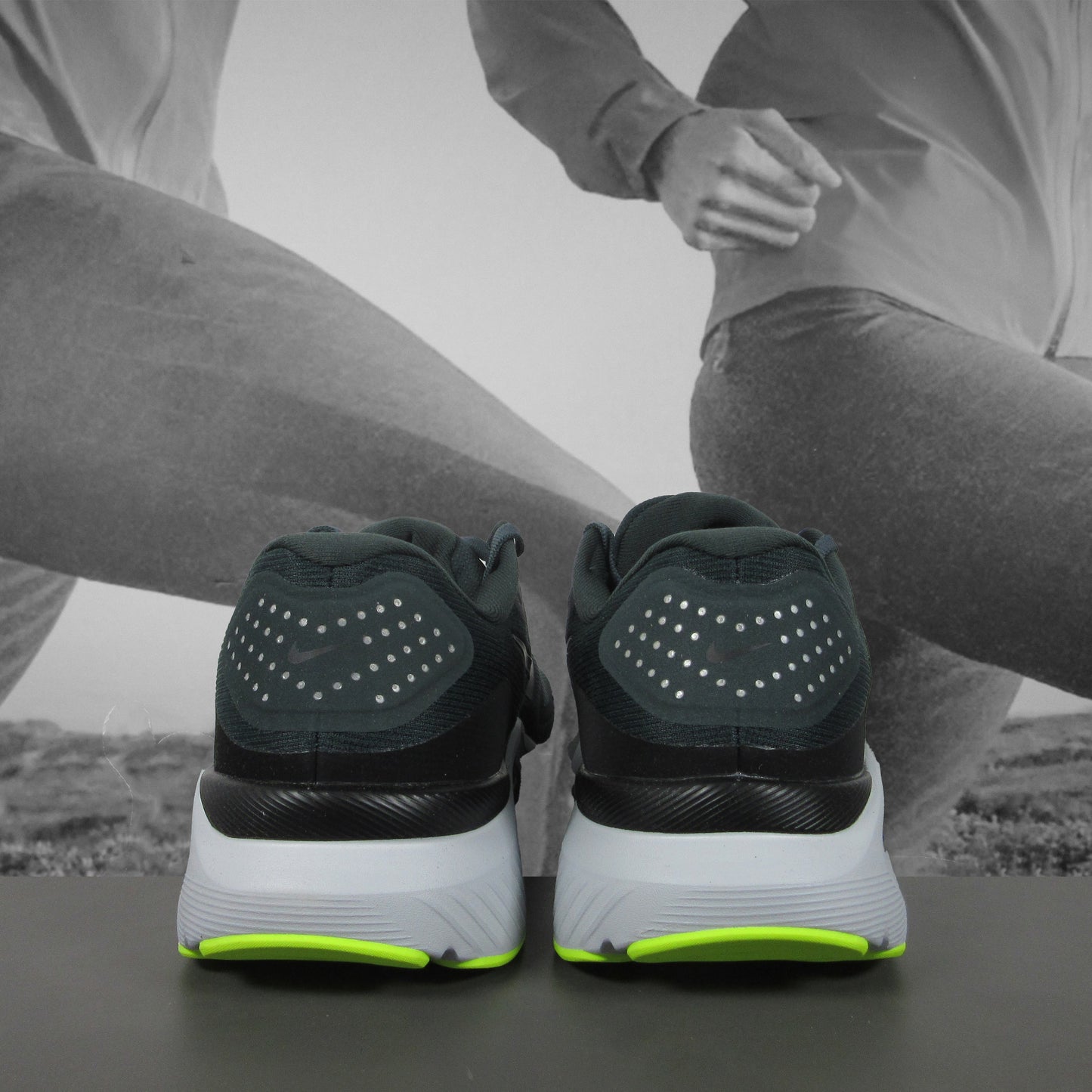 Nike Structure 26 Mens Road Running Shoes - Durban Runner 8 / SEAWEED/BLACK VOLT