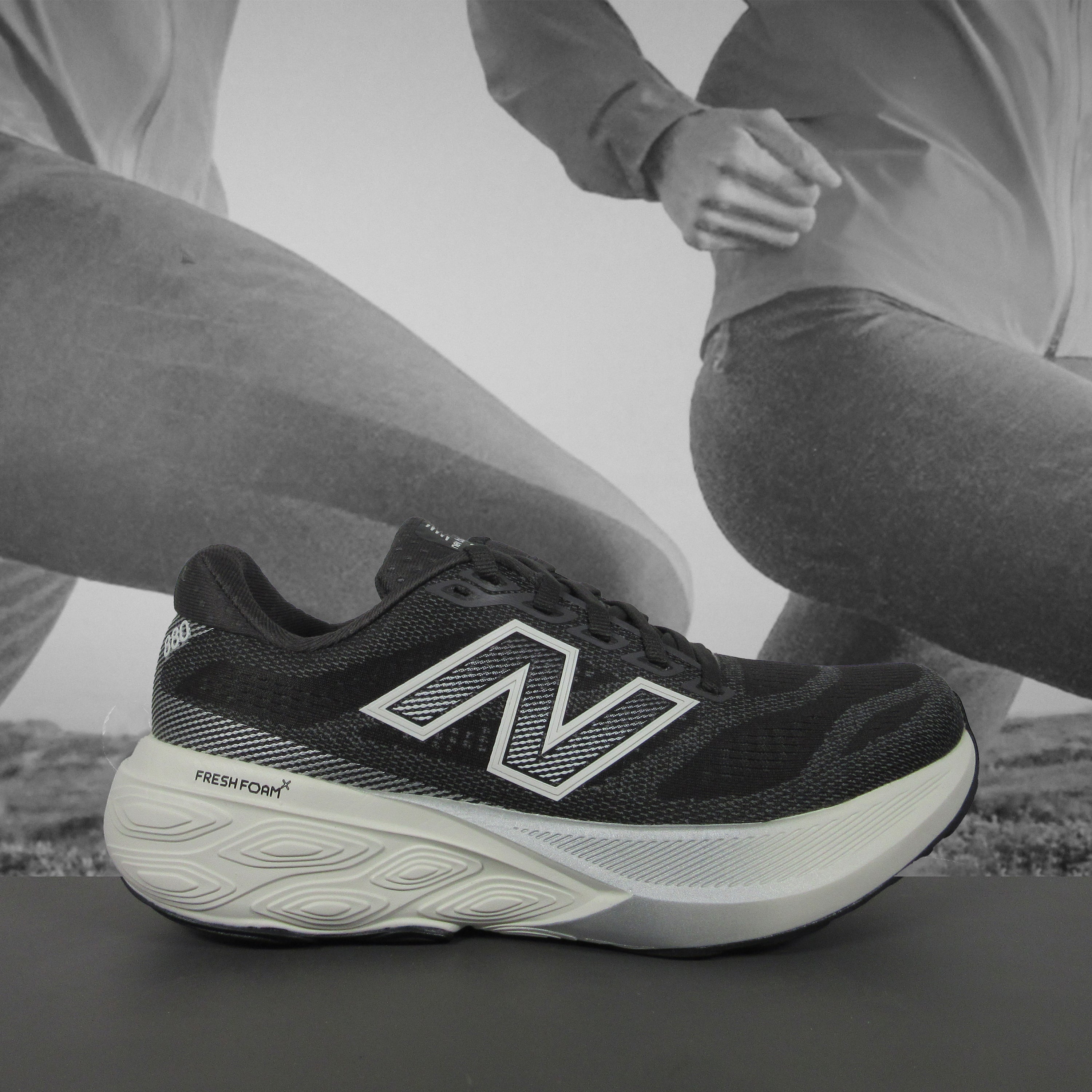 New Balance Fresh Foam X 880 v15 Womens B - Durban Runner 5 / Black/Grey