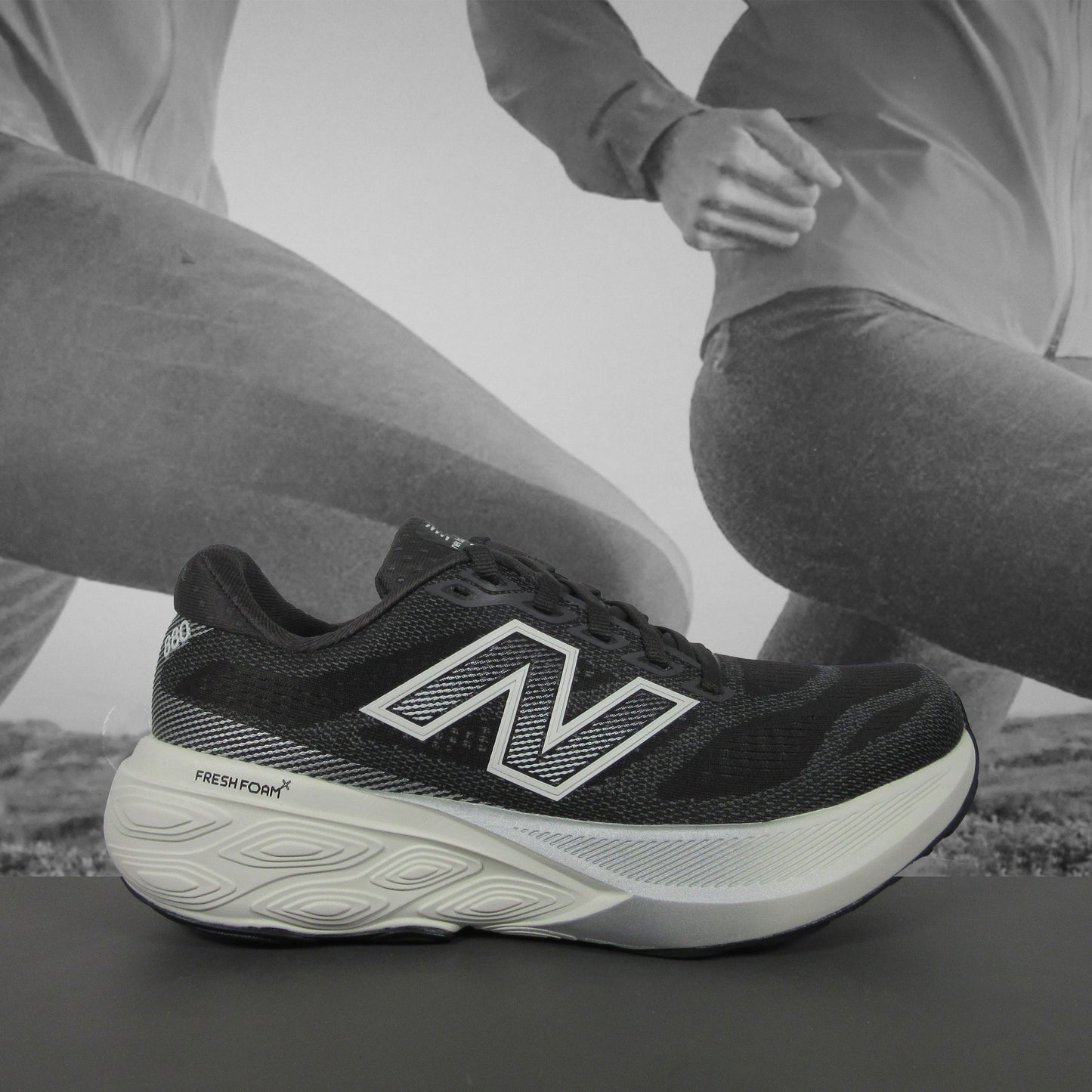 Fresh Foam X 880v15 Womens B - Durban Runner 5 / Black/Grey