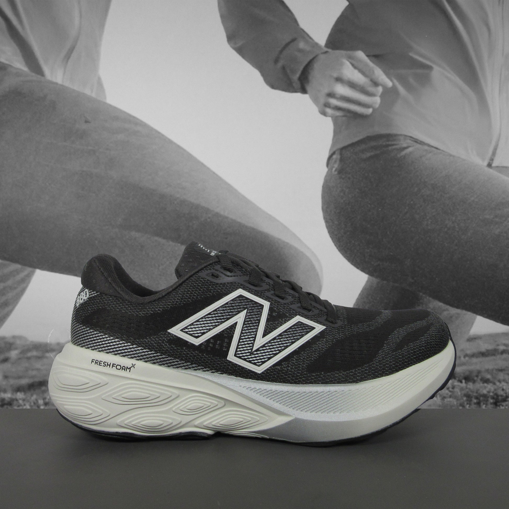 Fresh Foam X 880v15 Womens B - Durban Runner 5 / Black/Grey