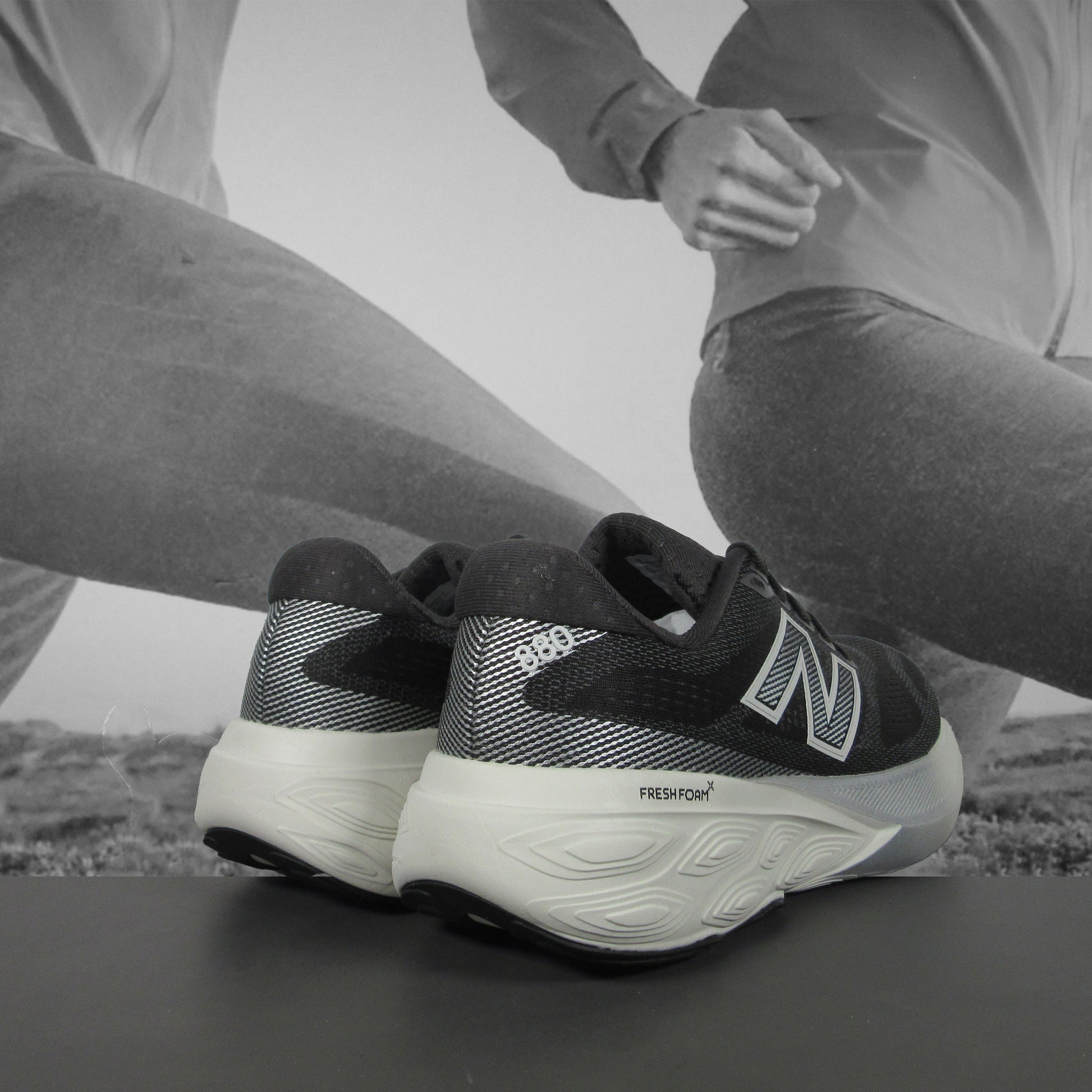 Fresh Foam X 880v15 Womens B - Durban Runner 5 / Black/Grey