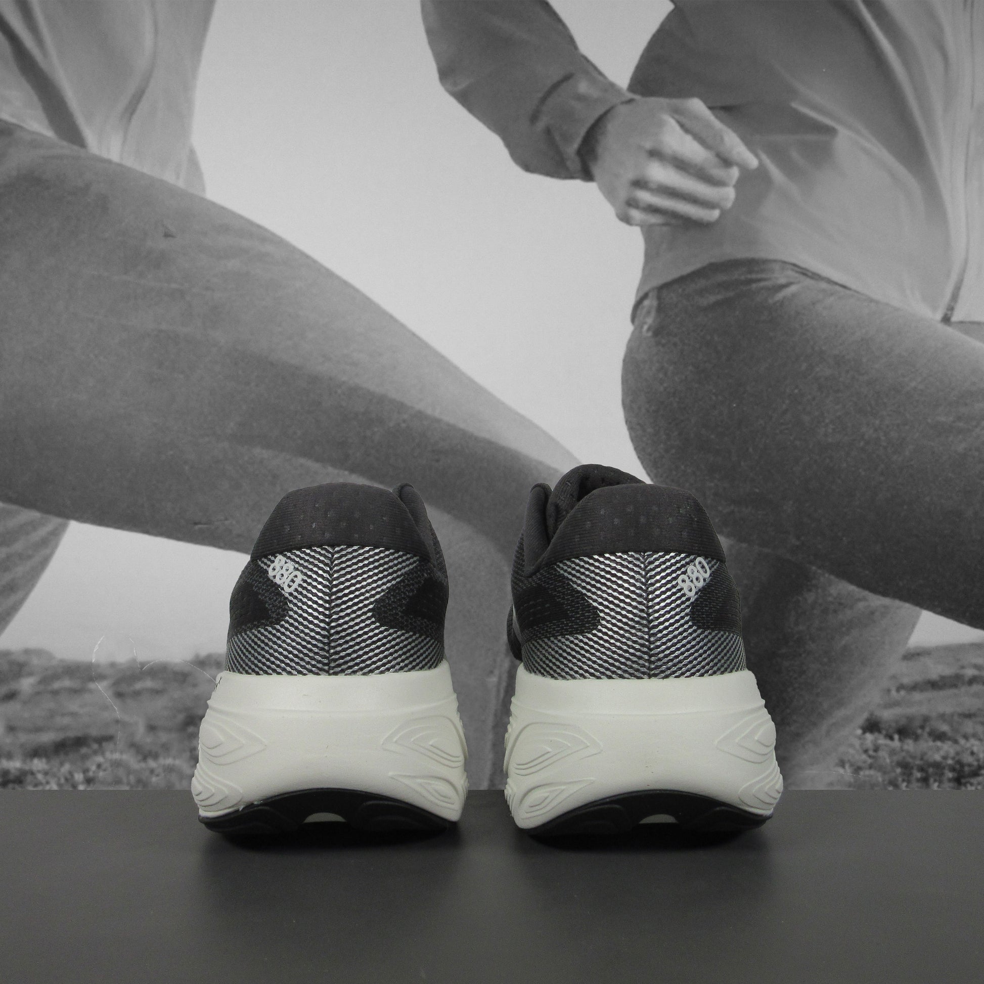 Fresh Foam X 880v15 Womens B - Durban Runner 5 / Black/Grey