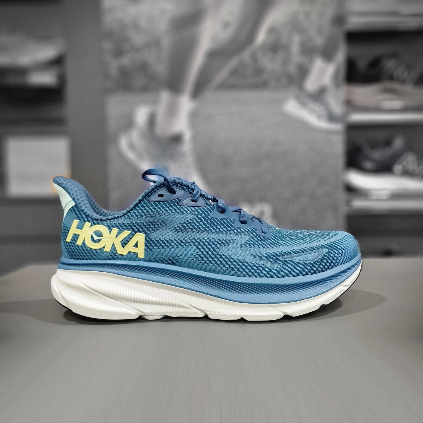 Hoka Clifton 9 Mens - Durban Runner 8 / Mobs