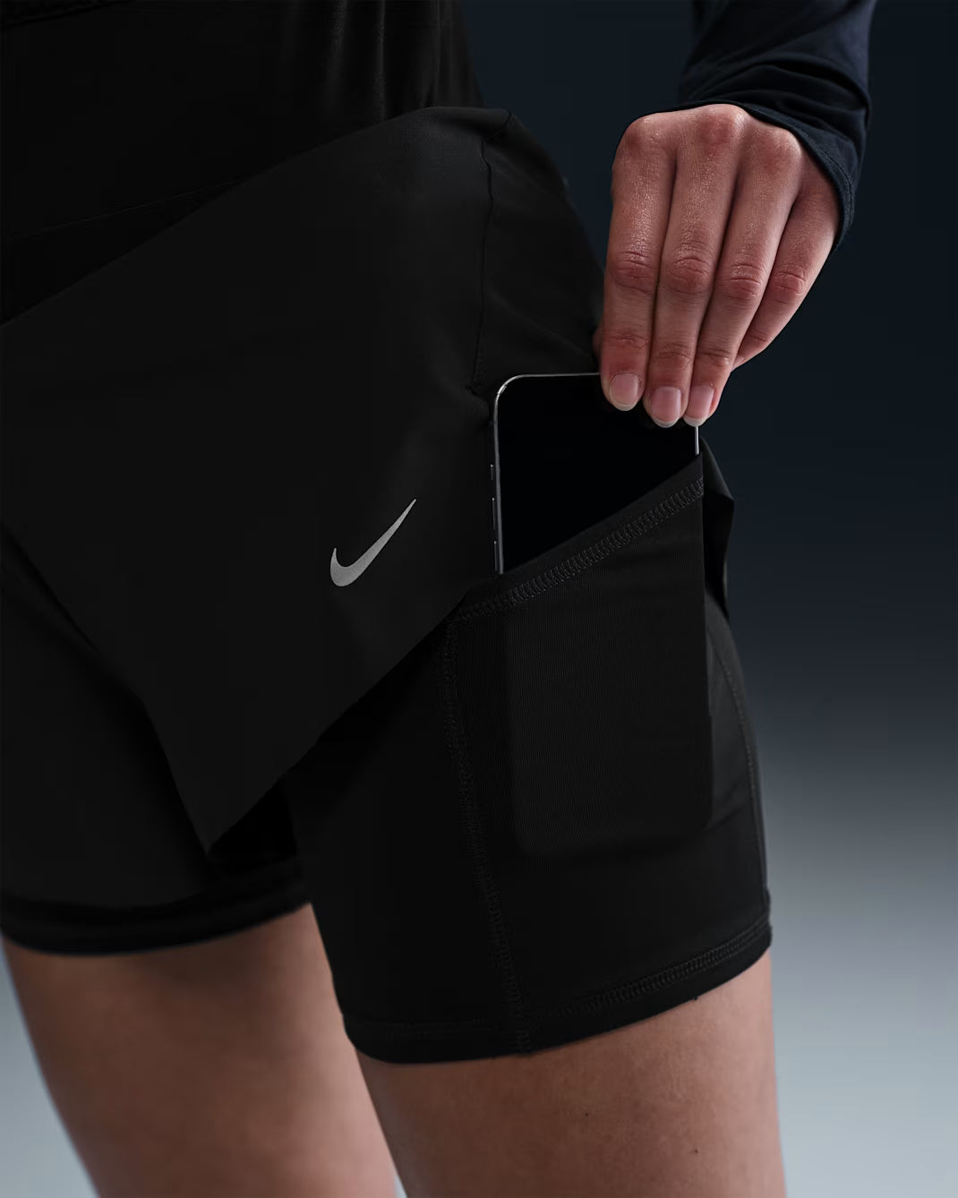 Nike Swift Women's Dri-FIT Mid-Rise 2-in-1 Running Shorts - Durban Runner XS / Black/Reflective Silv