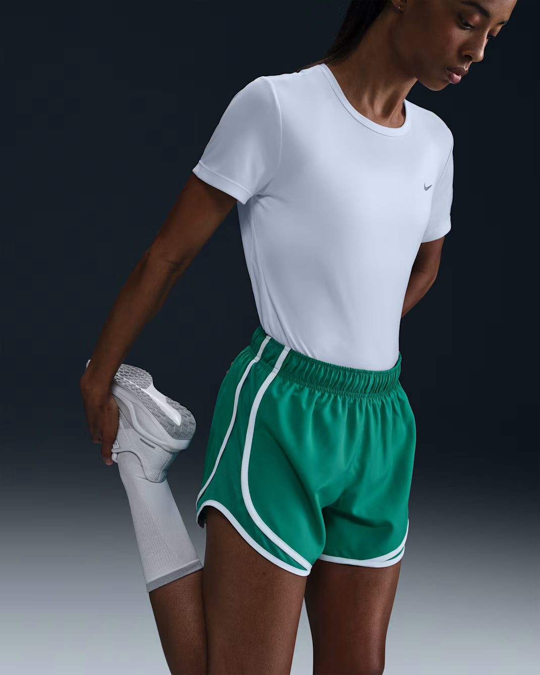 Nike Tempo Women's Dri-FIT Short-Sleeve Running Top - Durban Runner XS / White/Reflective Silv